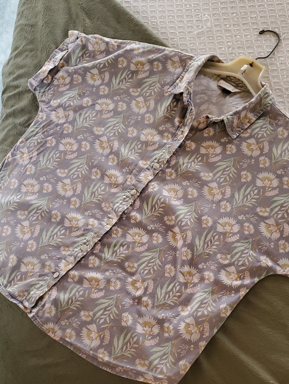 UNIVERSAL THREAD Floral Button-Down Top GUC